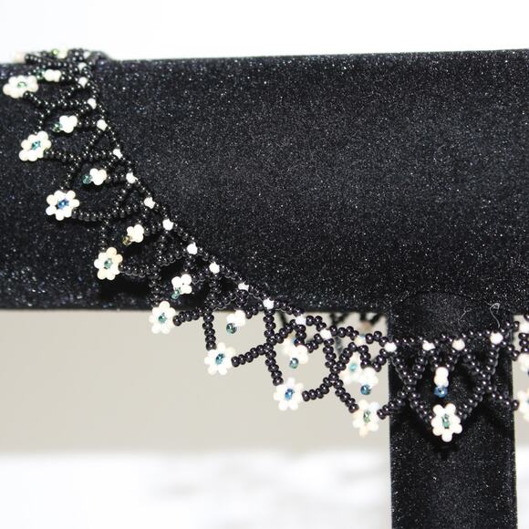 Handmade Collar Length Beaded Necklace Black & Cream - Picture 6 of 8